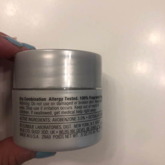 Never Before Used Clinique Smoothing Creamy SPF 15 Custom Repair Moisturizer - Picture 2 of 2